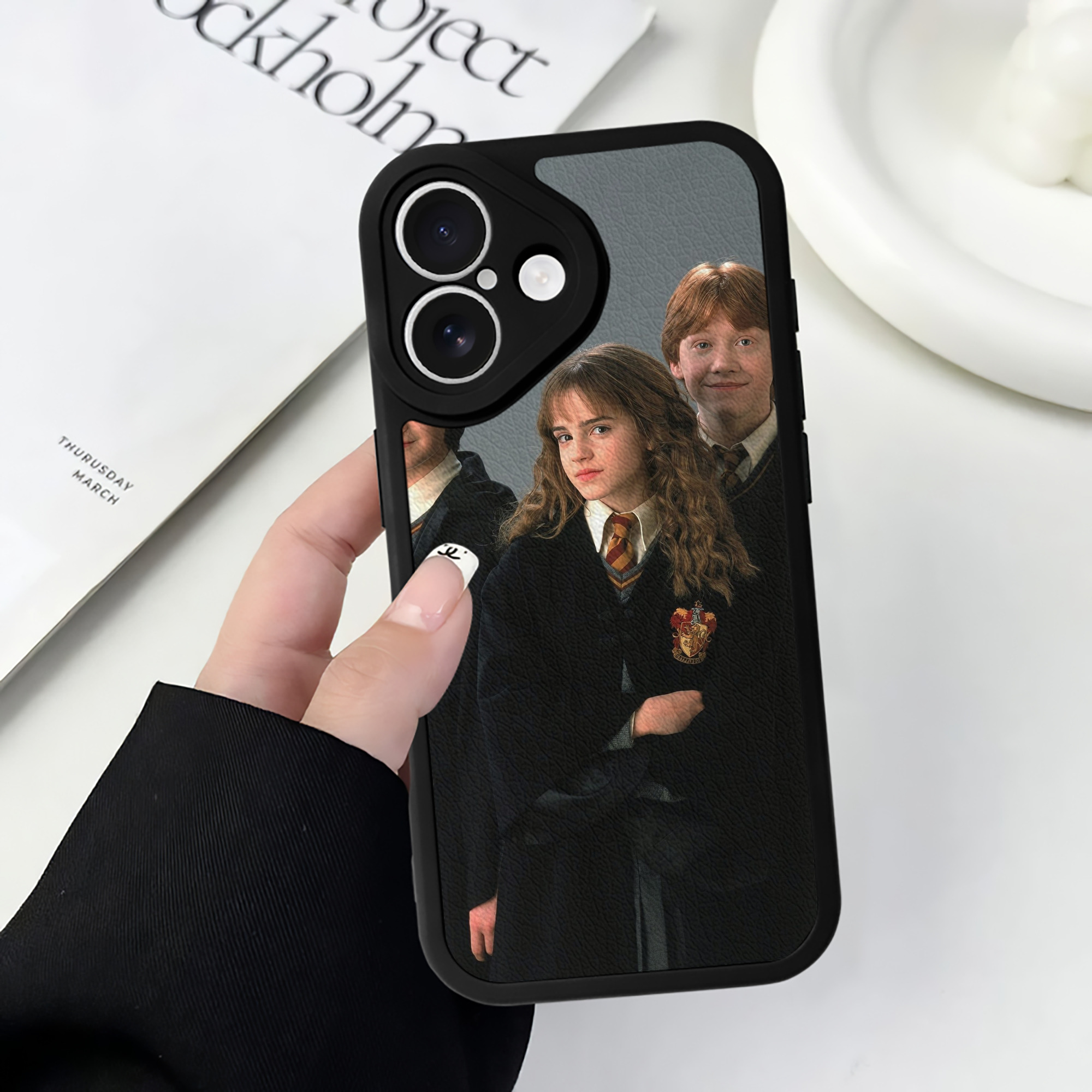 （画像用） Harry Potter ハリー・ポッターシリーズ 【iPhone 16シリーズ対応】シリコンスマホケース（レザー調） 材質：シリコン